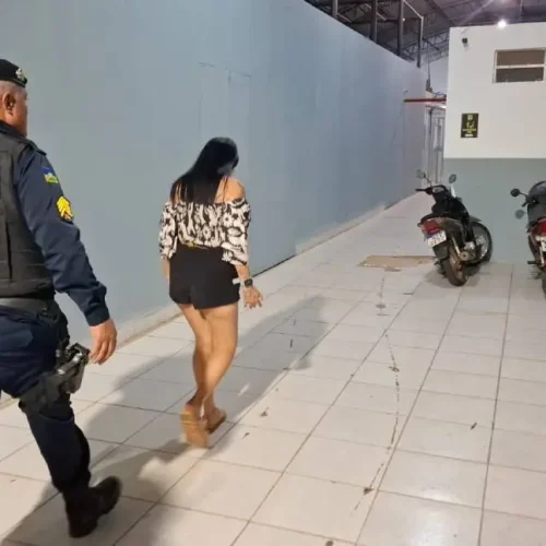 Jovem é presa após furtar óculos em shopping de Porto Velho