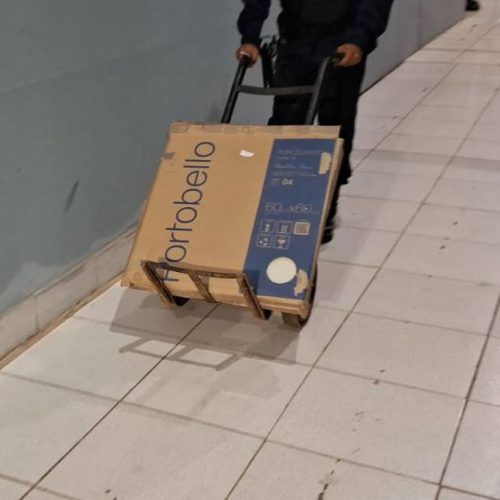 Ladrão é preso ao furtar porcelanato de prédio desativado do INSS em Porto Velho