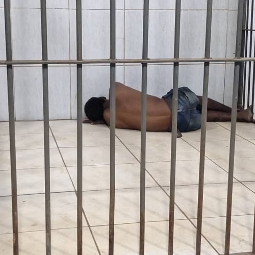 Ladrão é preso em cima de funerária no centro de Porto Velho