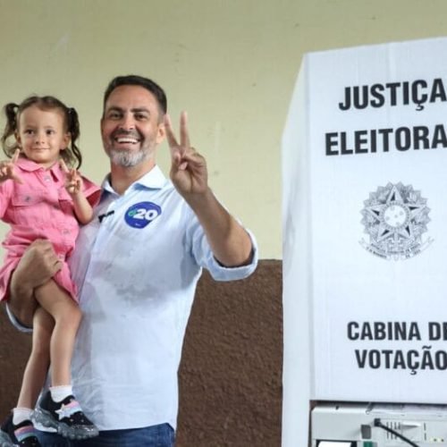 ELEIÇÕES 2024: Léo fala em “festa da democracia” após votar em Porto Velho