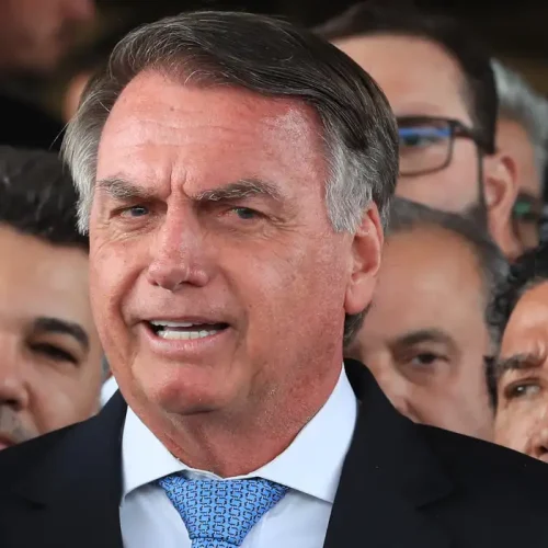 Bolsonaro nega tentativa de fuga e pede revogação da prisão domiciliar