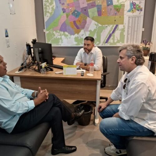 Jurandir Bengala comemora instalação de iluminação LED na Vila de Jirau e Vila da Penha