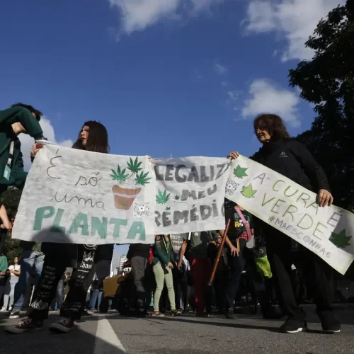 Lula diz que ciência deve decidir sobre uso de maconha