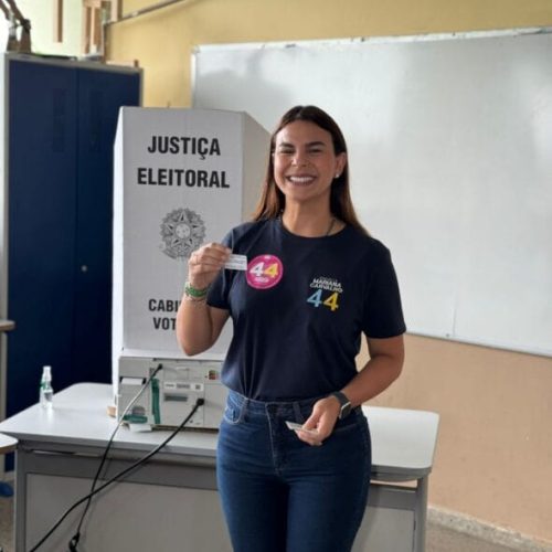Eleições 2024: Mariana Carvalho manifesta confiança na vitória, ao votar na Escola Brasília