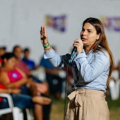 Mariana Carvalho homenageia professores pelo seu dia