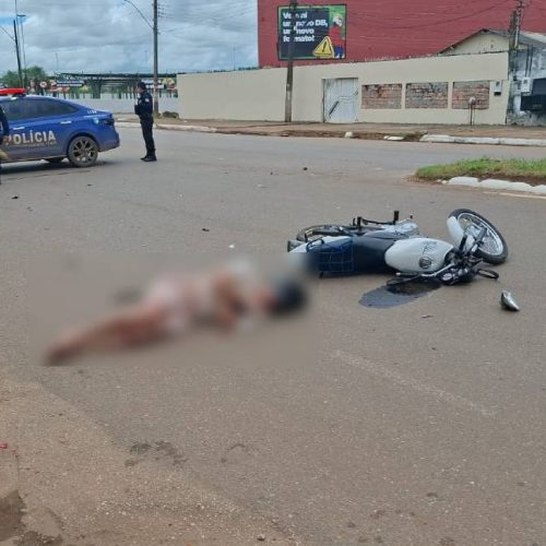 Motociclista de 20 anos fica ferido em colisão com carro de aplicativo na zona leste