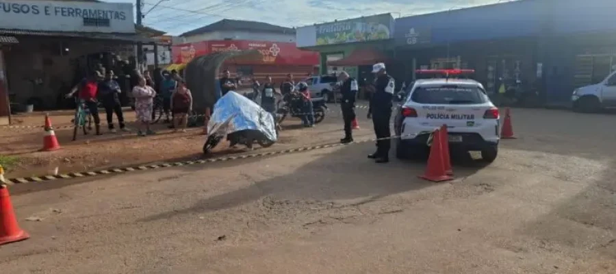 Mulher morre após passar mal e deitar sobre painel de moto em cruzamento no bairro JK em Porto Velho