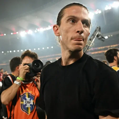 Flamengo não chega a acordo com Filipe Luís e negocia com Leo Jardim