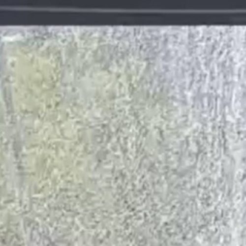 Ônibus do transporte coletivo é atingido por disparo de arma de fogo na Avenida Calama em Porto Velho