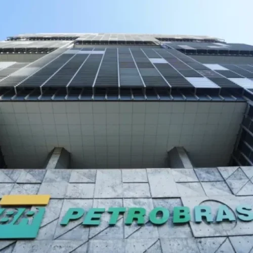 Petrobras leva ao Cade proposta para abandonar venda de refinarias