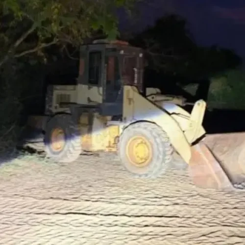 Polícia Civil recupera pá carregadeira prestes a ser levada à Bolívia