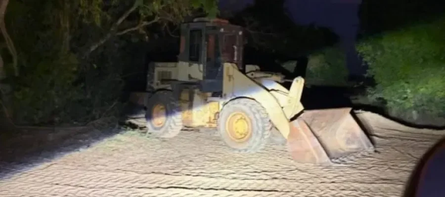 Polícia Civil recupera pá carregadeira prestes a ser levada à Bolívia