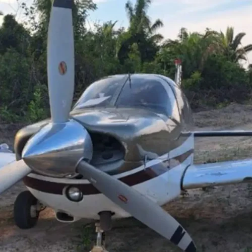 Polícia Federal apreende aeronave com meia tonelada de droga em Machadinho d’Oeste
