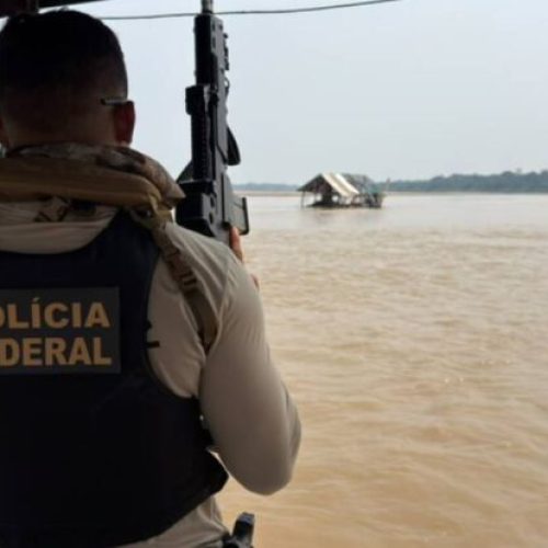 Polícia Federal e Ibama inutilizam 15 dragas de garimpo ilegal durante Operação Argos no Rio Madeira
