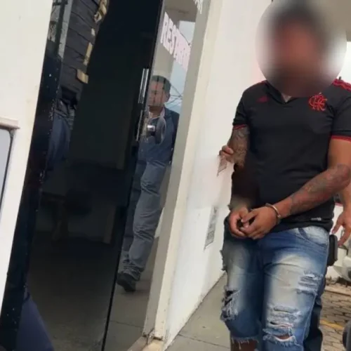 Polícia Militar apreende dinheiro e drogas em abordagem a veículo em RO