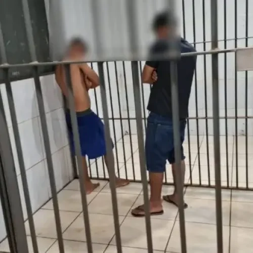 Polícia Militar prende dupla e apreende mais de 300 porções de drogas em Porto Velho