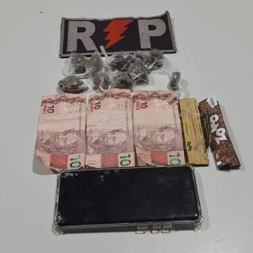 Polícia Militar prende jovem por tráfico de drogas no Orgulho do Madeira