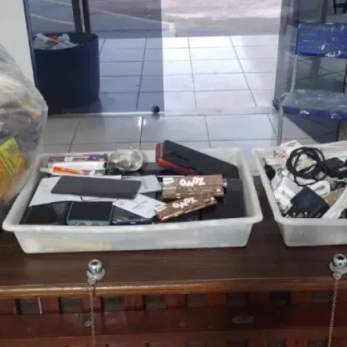 Polícia Penal apreende drogas e celulares em presídio após arremesso de ilícitos