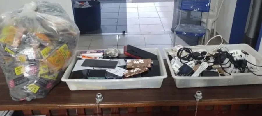 Polícia Penal apreende drogas e celulares em presídio após arremesso de ilícitos