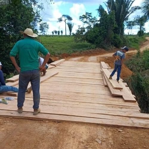 Com apoio de produtores locais, a prefeitura  recupera ponte da Linha 8 de União Bandeirantes