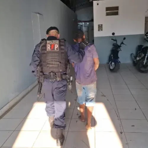 População detém homem suspeito de tentar furtar restaurante em Porto Velho