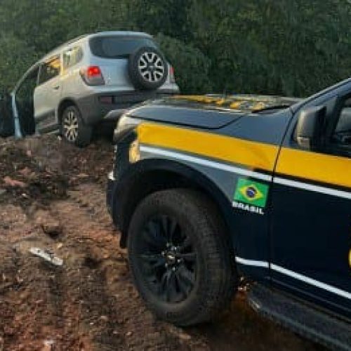 PRF persegue veículo, e prende cidadão com mais de 100 quilos de drogas
