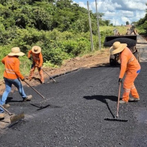 Mais de 35 km da RO-383 já receberam manutenção do governo de RO entre Rolim de Moura e Alta Floresta d’Oeste