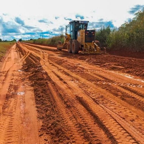 Obras avançam na RO-420 entre Buritis e Nova Mamoré com manutenção em toda a extensão da via