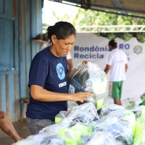 Governo de RO entrega mais 11 kits de proteção individual a catadores de materiais recicláveis, desta vez em Itapuã do Oeste