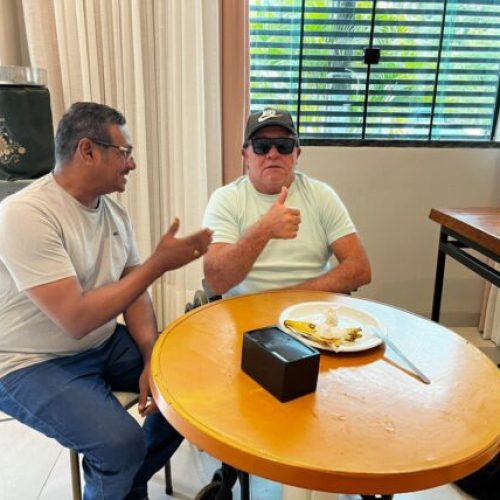 Café da manhã gratuito reflete na economia e proporciona momentos de interação entre beneficiários, em Porto Velho