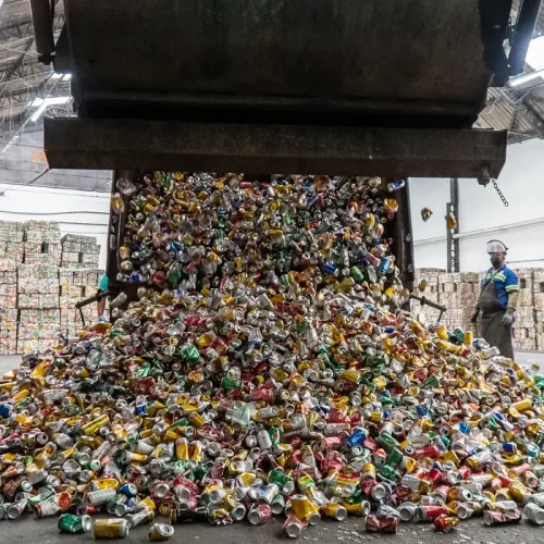 Brasil reciclou 97,3% das latinhas de alumínio em 2024