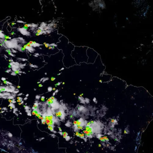 Rondônia terá fim de semana de chuvas e tempestades, com risco de ventos fortes e muitos raios