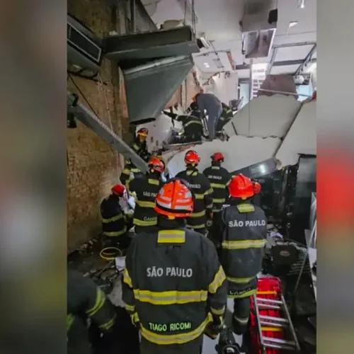 Uma pessoa morre após desabamento de teto de restaurante em SP