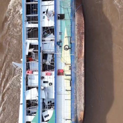 VÍDEO: Barco Walter Bártolo tomba no rio Mamoré; não há vítimas
