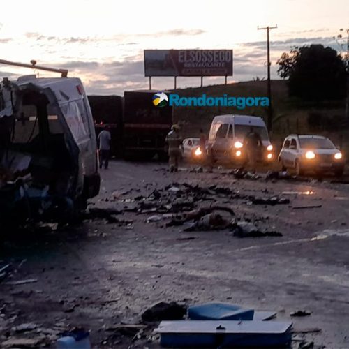 Grávida e outras três pessoas morrem em colisão entre ambulância e carreta na BR-364