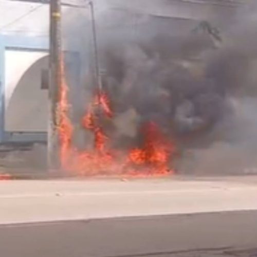 Transformador explode e causa princípio de incêndio na Carlos Gomes