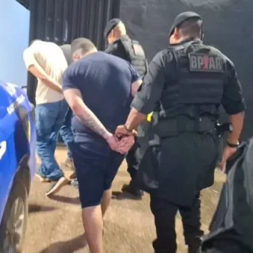 Três suspeitos ligados a facção criminosa são presos por receptação e adulteração de veículos em Porto Velho