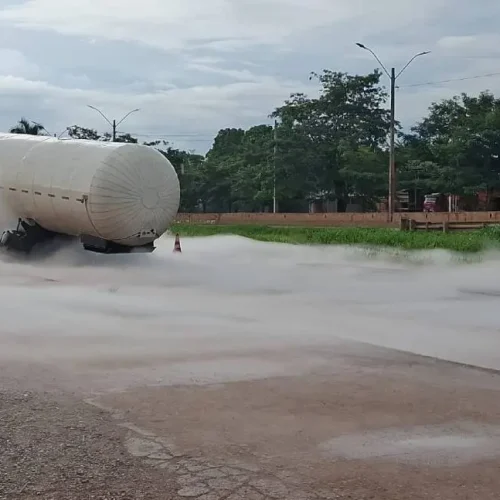 Vazamento de CO2 em caminhão mobiliza Corpo de Bombeiros na BR-364 em Porto Velho