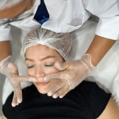 Servidoras da Seas participam de palestra e momento de beleza com aulas práticas dos cursos do programa “Vencer”